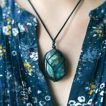 ARMONÍA Y FUERZA: COLLAR LABRADORITE