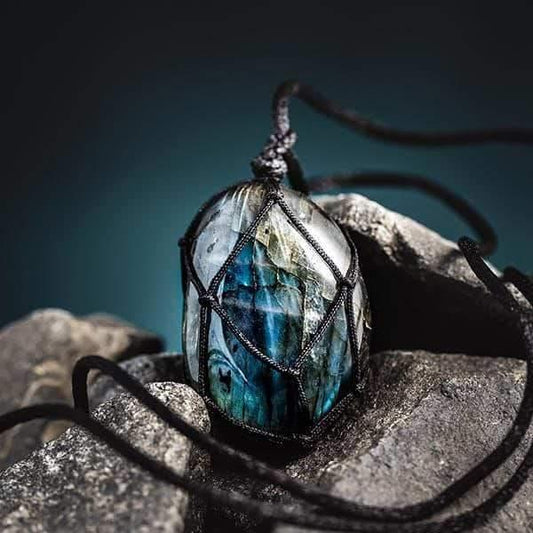 ARMONÍA Y FUERZA: COLLAR LABRADORITE