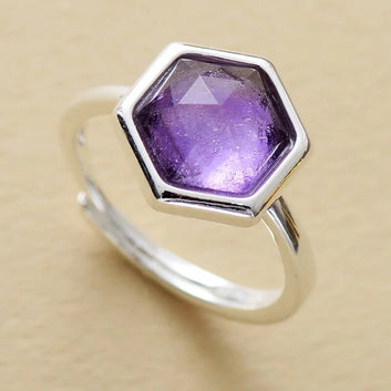 ANILLO SERENIDAD DE APATITA O AMATISTA CON HEXAGONAL SIMPLE